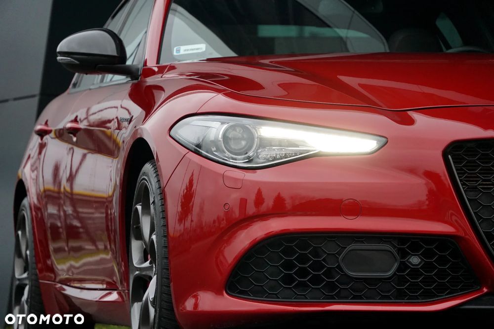 Alfa Romeo Giulia 2.0 Turbo 16V AT8-Q4 Veloce Ti - 11