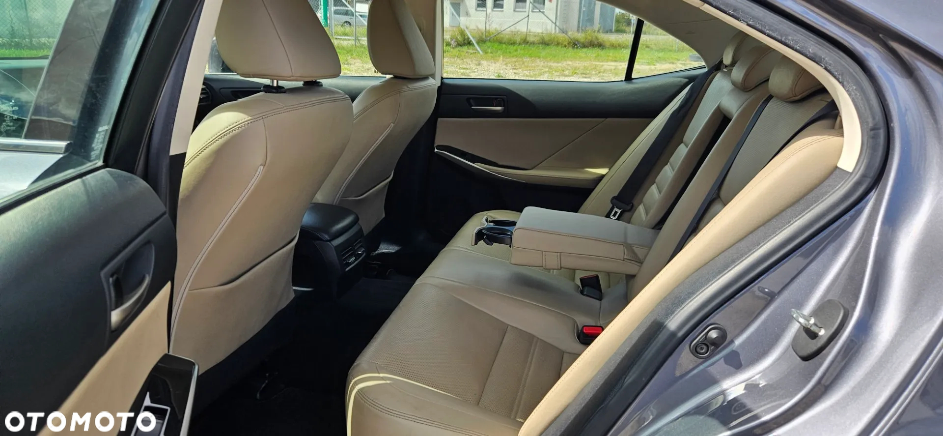 Lexus IS 300h Business Edition - 20