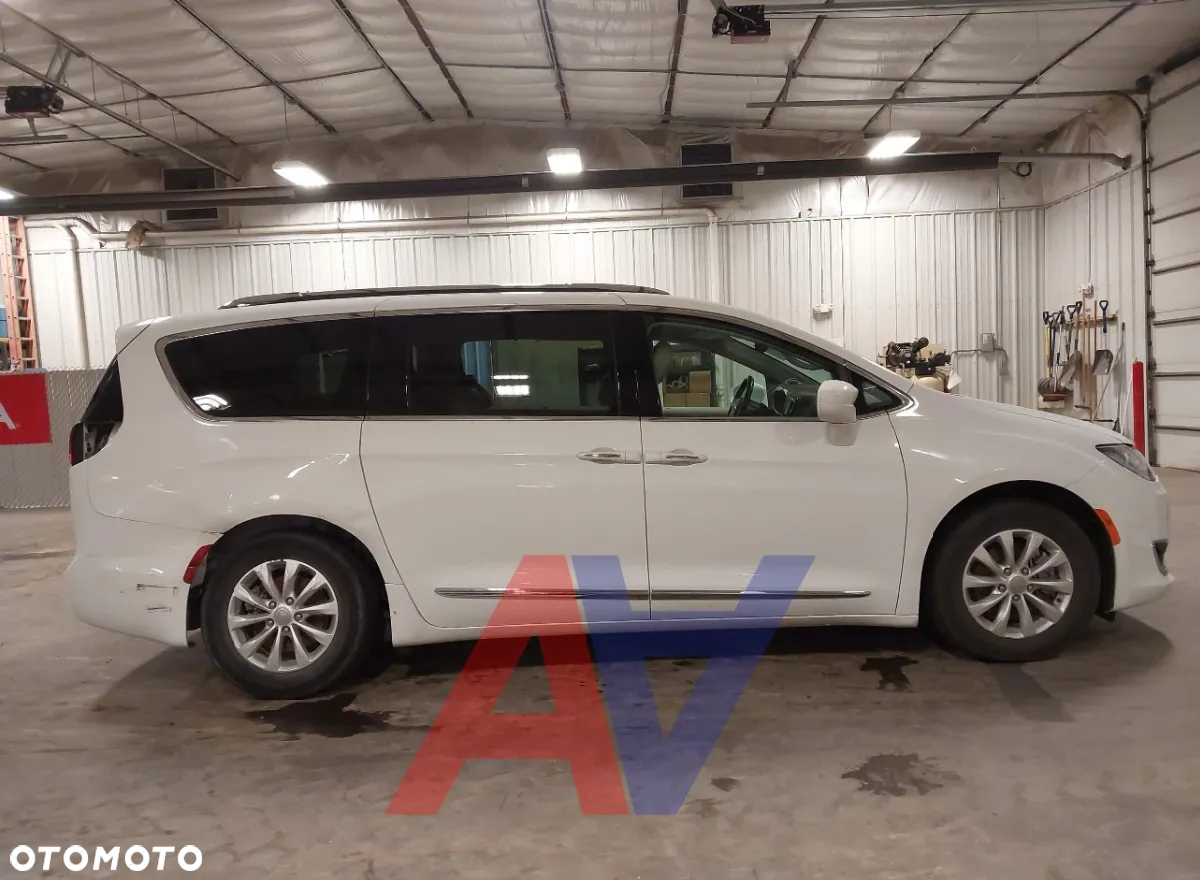Chrysler Pacifica - 5
