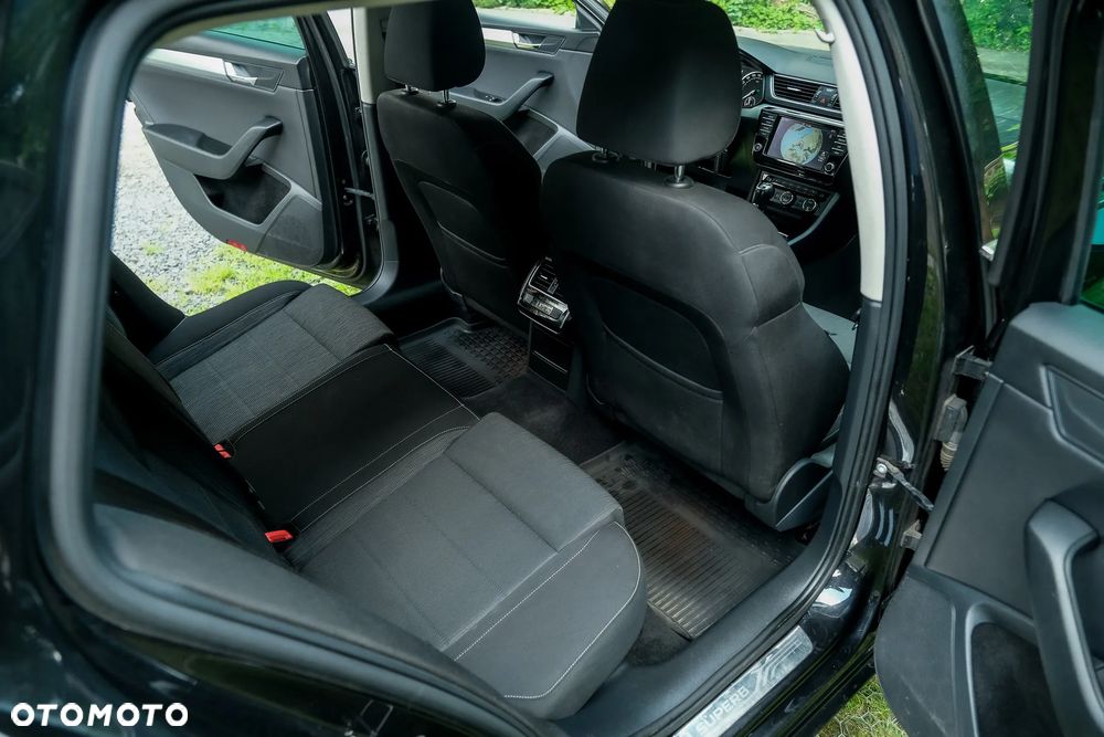 Skoda Superb 2.0 TDI Sportline - 29