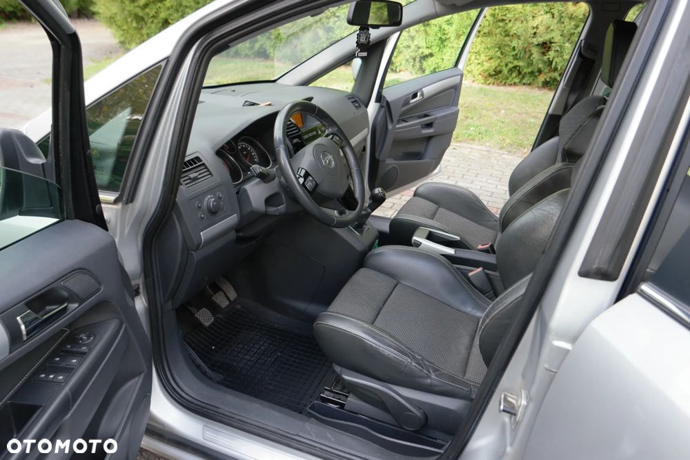 Opel Zafira 1.6 Cosmo EU5 - 11