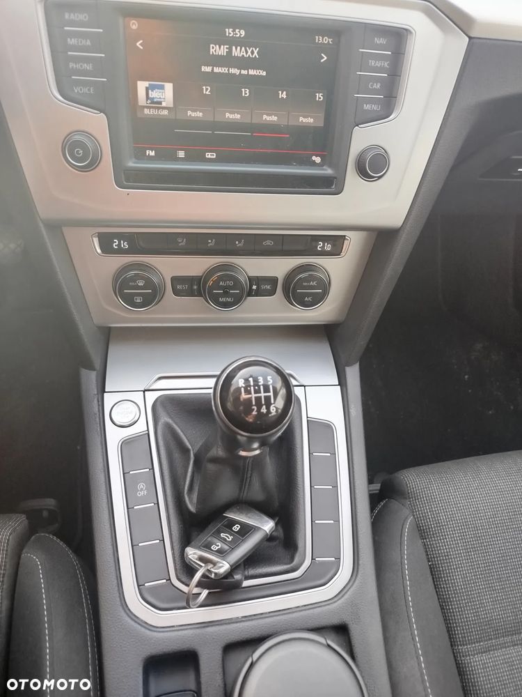 Volkswagen Passat Variant ver-variant-1-6-tdi-bluemotion-technology-comfortline - 29