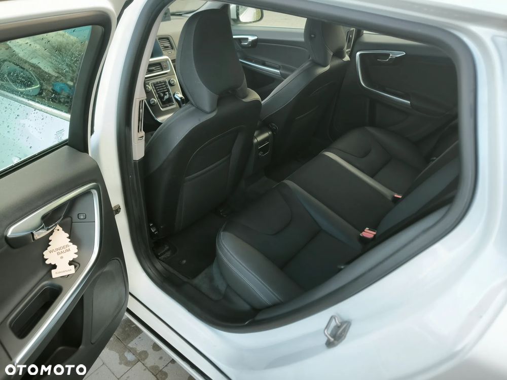 Volvo V60 D4 Kinetic - 11