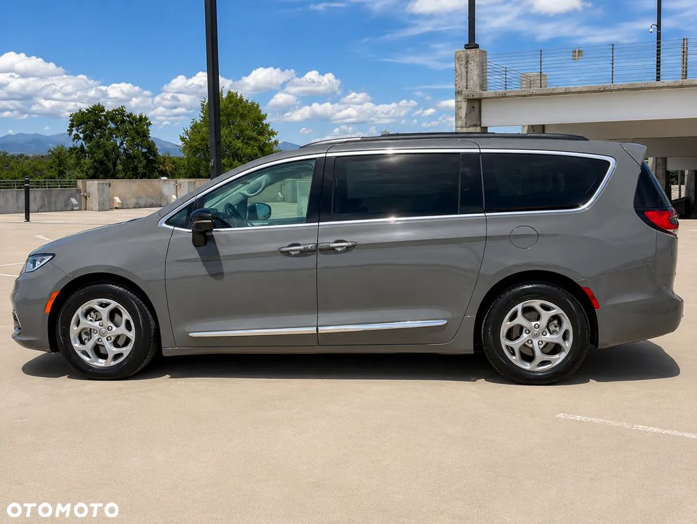 Chrysler Pacifica - 2