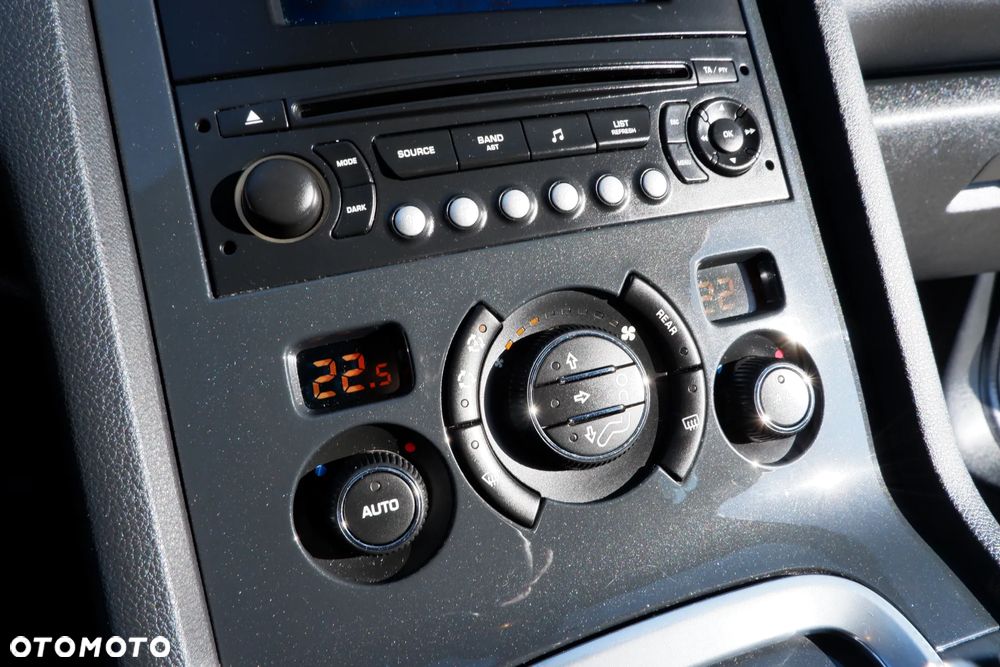 Peugeot 5008 HDI FAP 110 EGS6 Tendance - 20