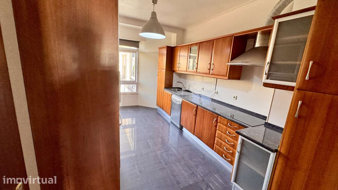 Apartamento T3 com elevador e cozinha equipada em Oeiras - Grande imagem: 4/22