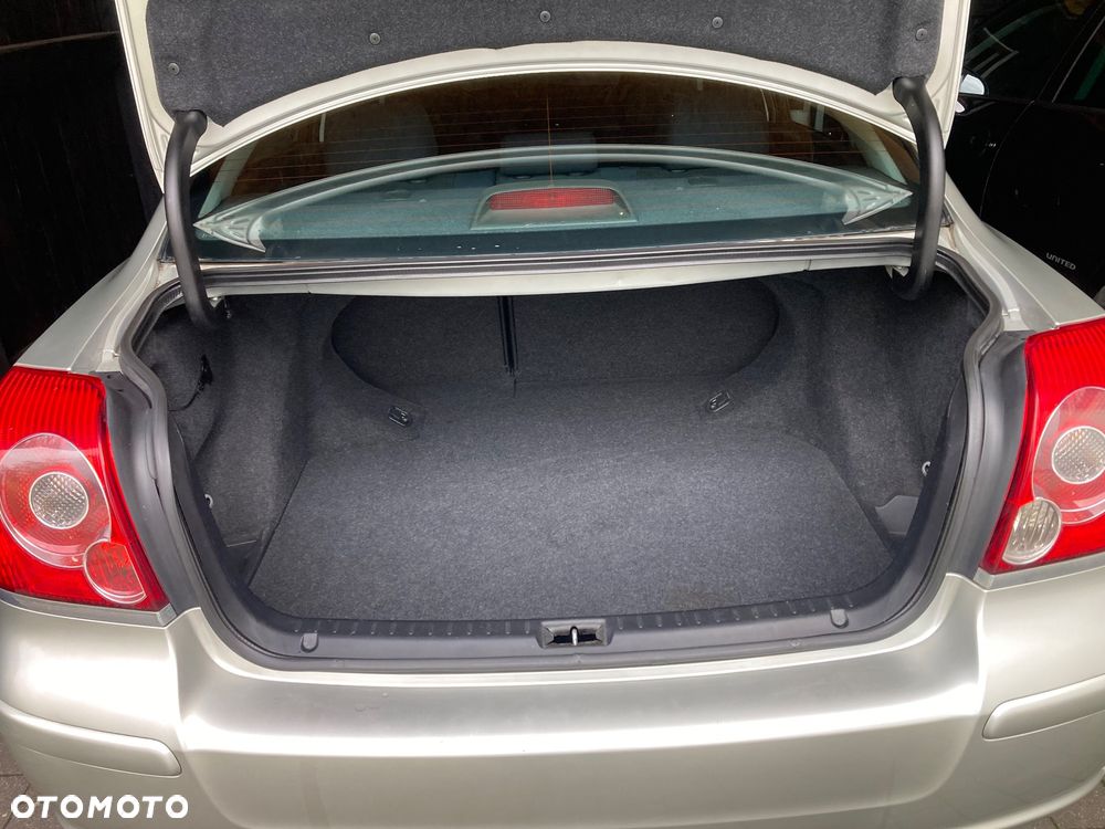 Toyota Avensis 1.8 VVT-i Sol - 17