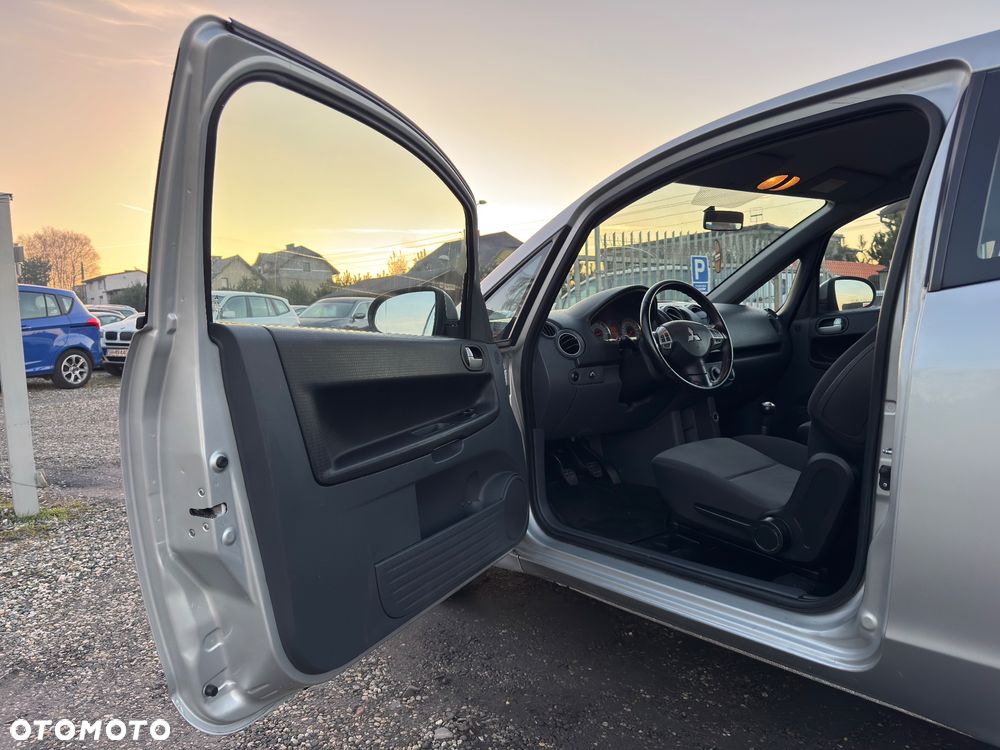 Mitsubishi Colt - 10