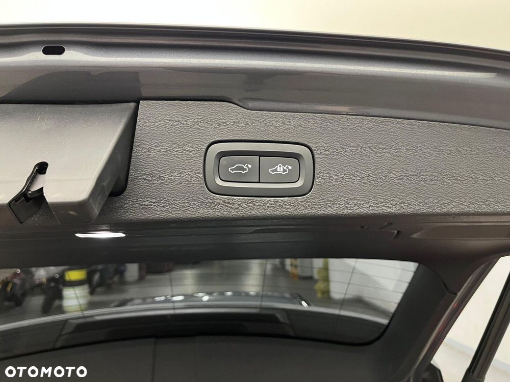 Volvo V60 B4 B R-Design - 32