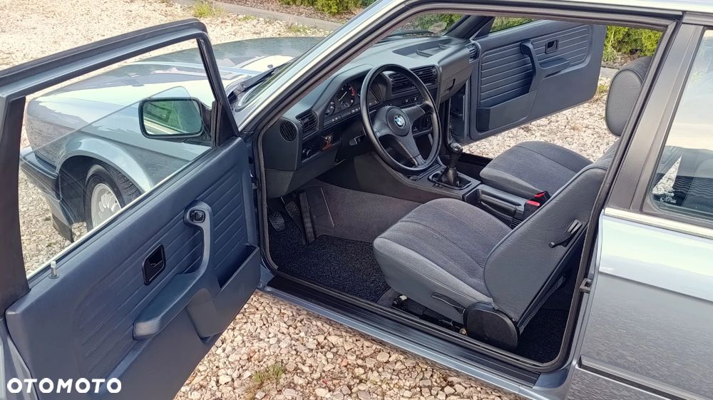 BMW Seria 3 318i - 26