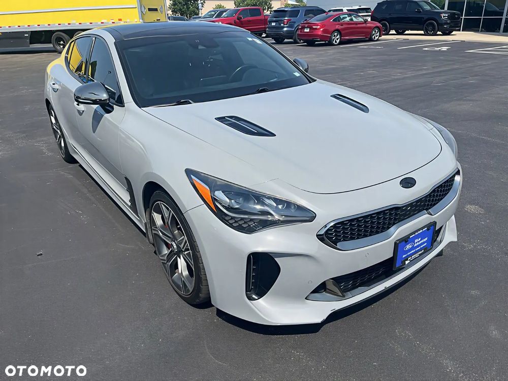 Kia Stinger - 1