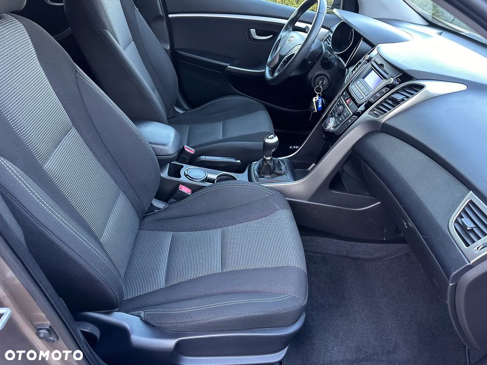 Hyundai i30 blue Kombi 1.6 GDi Style - 32