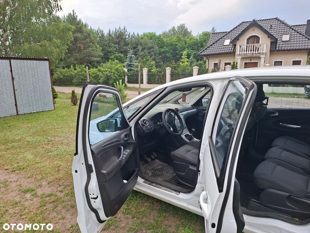 Ford S-Max - 13