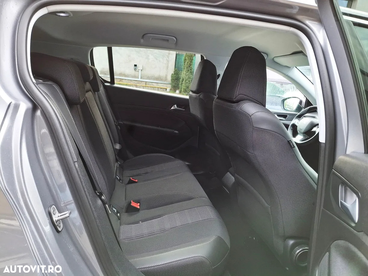Peugeot 308 1.2 L PureTech Turbo S&S Allure - 13