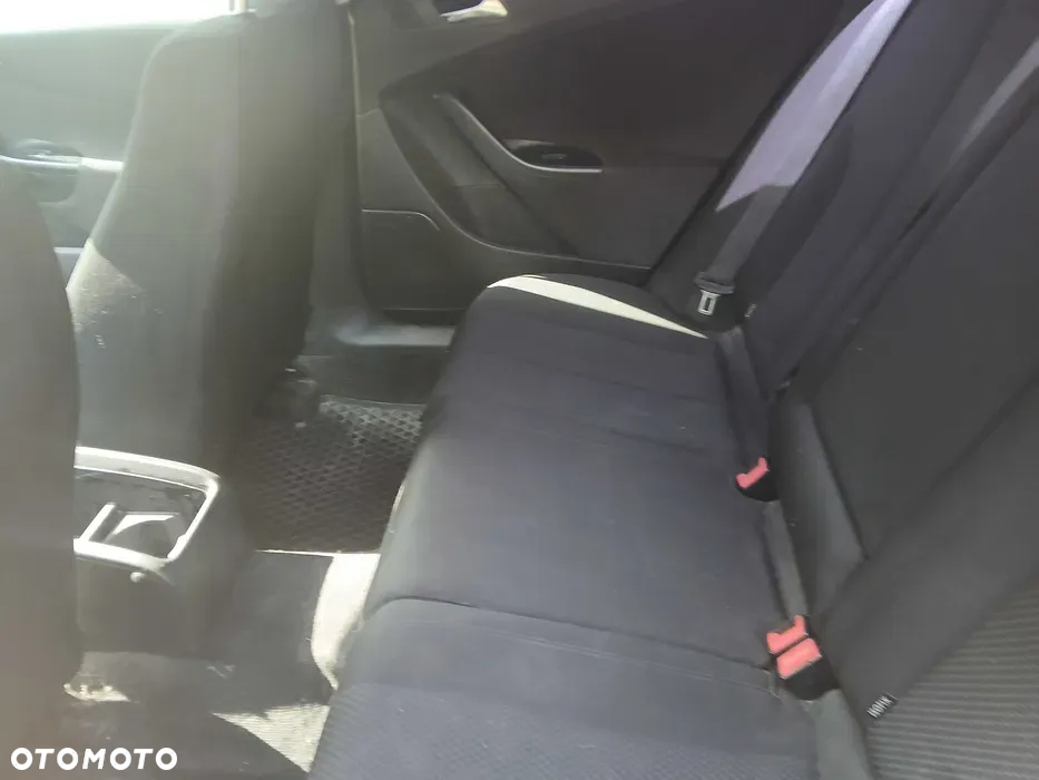 Volkswagen Passat 2.0 TDI DPF Trendline DSG - 8
