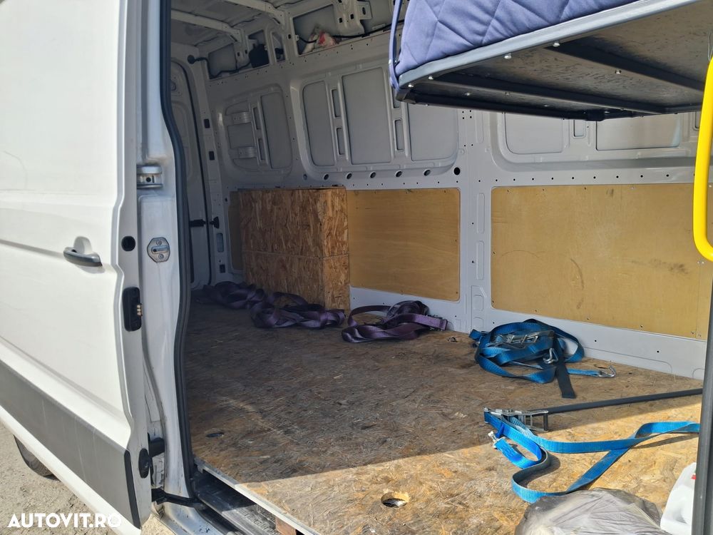 Volkswagen Crafter Furgon L3H2 2.0 TDI - 5