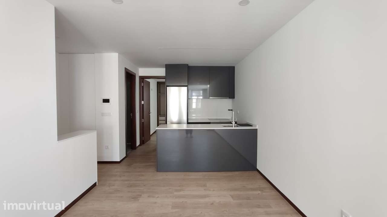 Apartamento T2 Duplex no Centro de Viana do Castelo para arrendar - Grande imagem: 2/28
