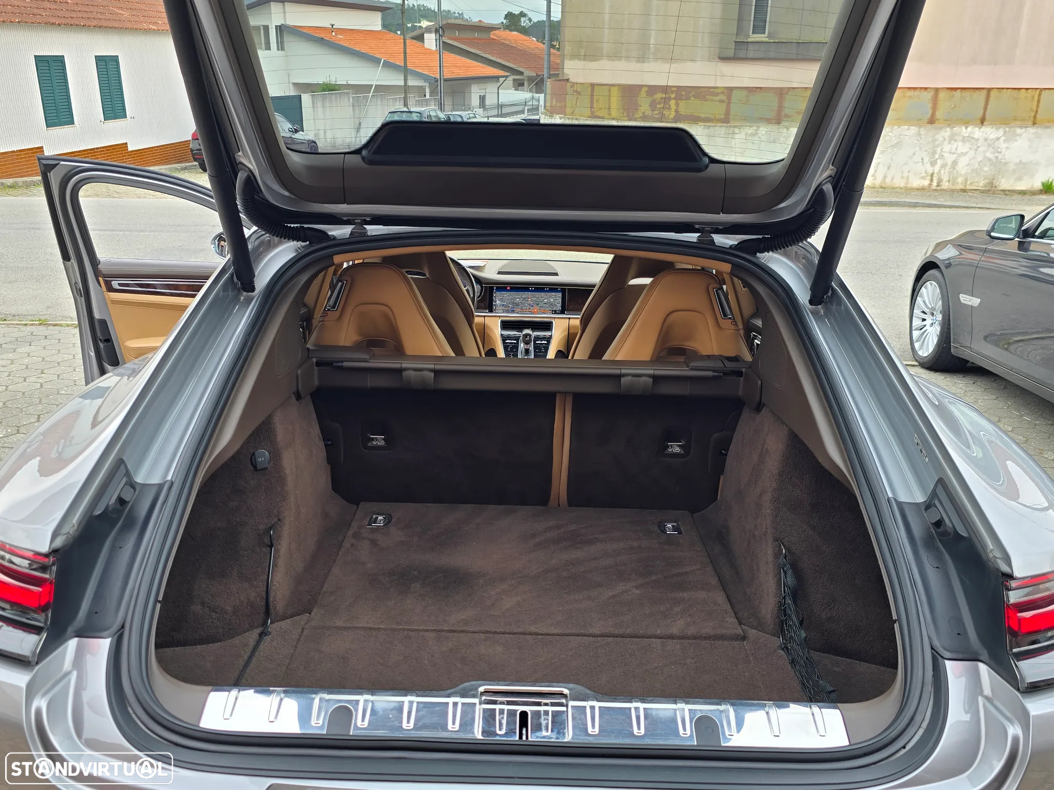 Porsche Panamera Standard - 30