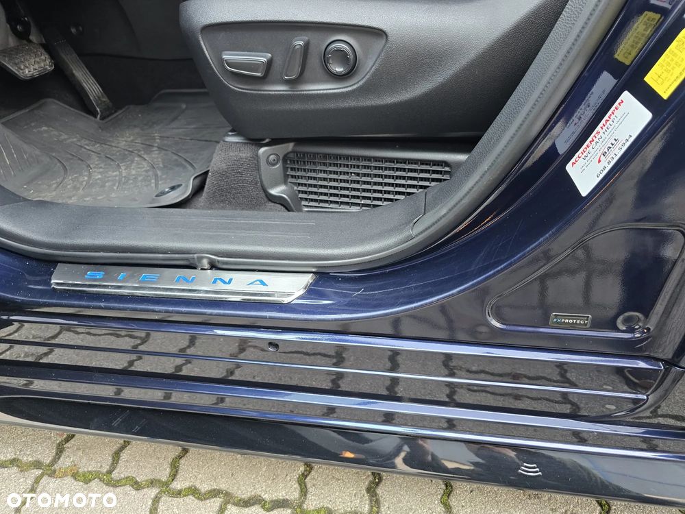 Toyota Sienna - 8