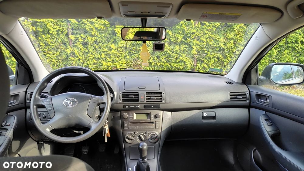 Toyota Avensis 1.6 VVT-i Luna - 17