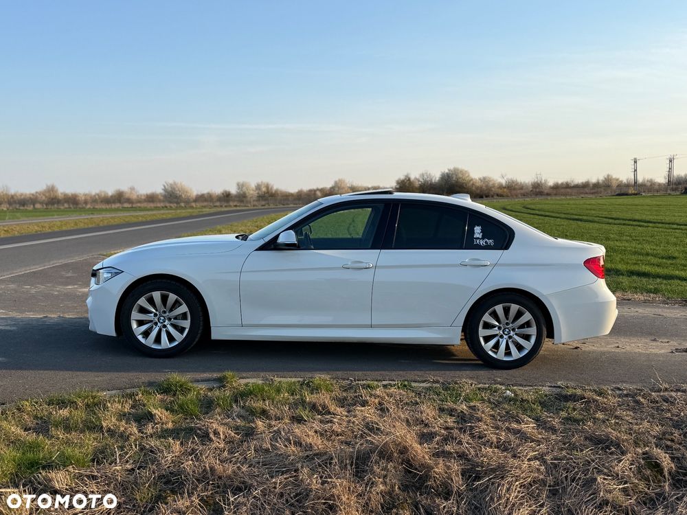 BMW Seria 3 335i xDrive Edition Sport - 8