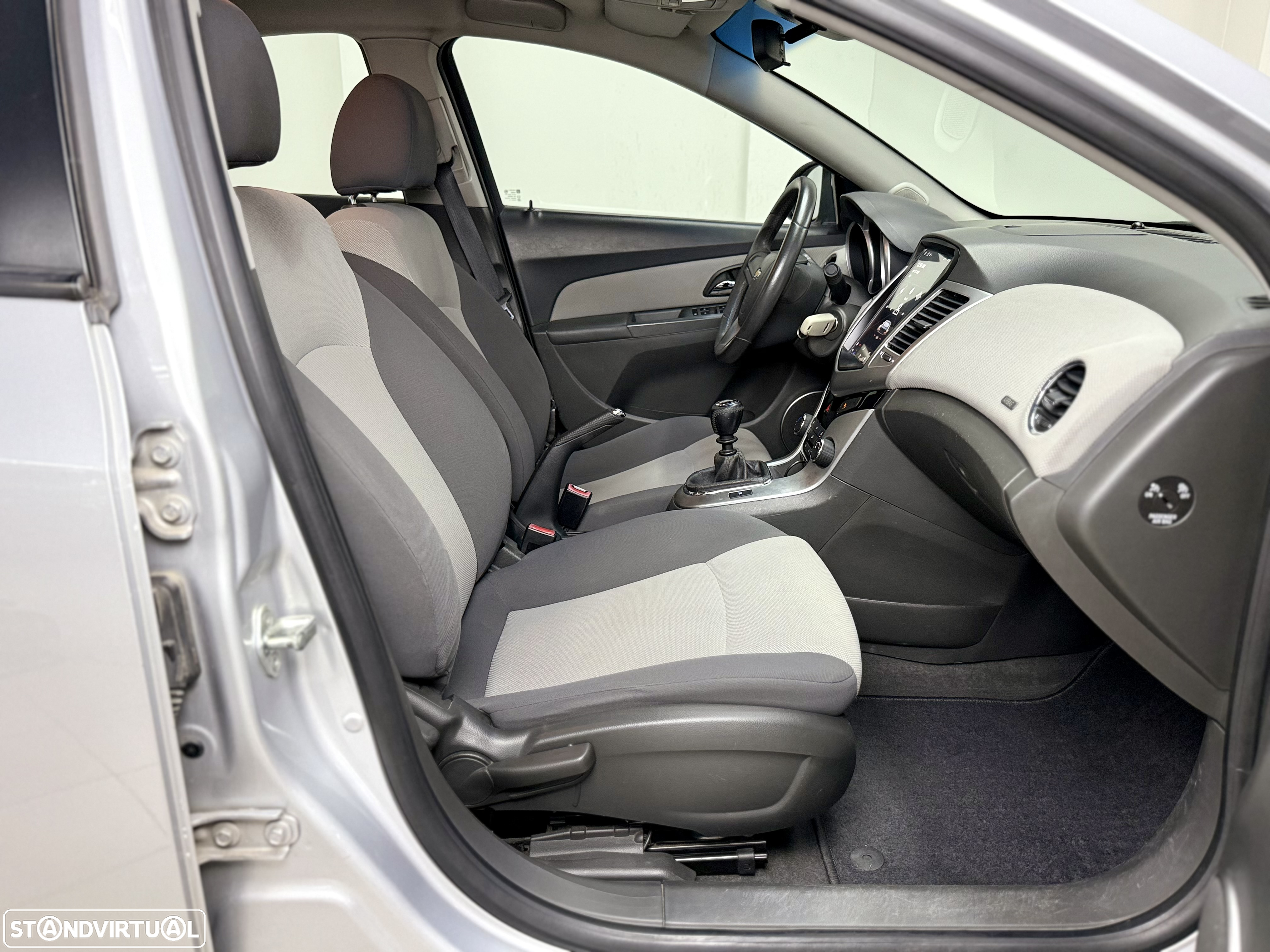Chevrolet Cruze 1.6 LS - 21
