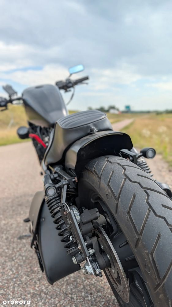 Harley-Davidson Sportster Iron 883 - 10