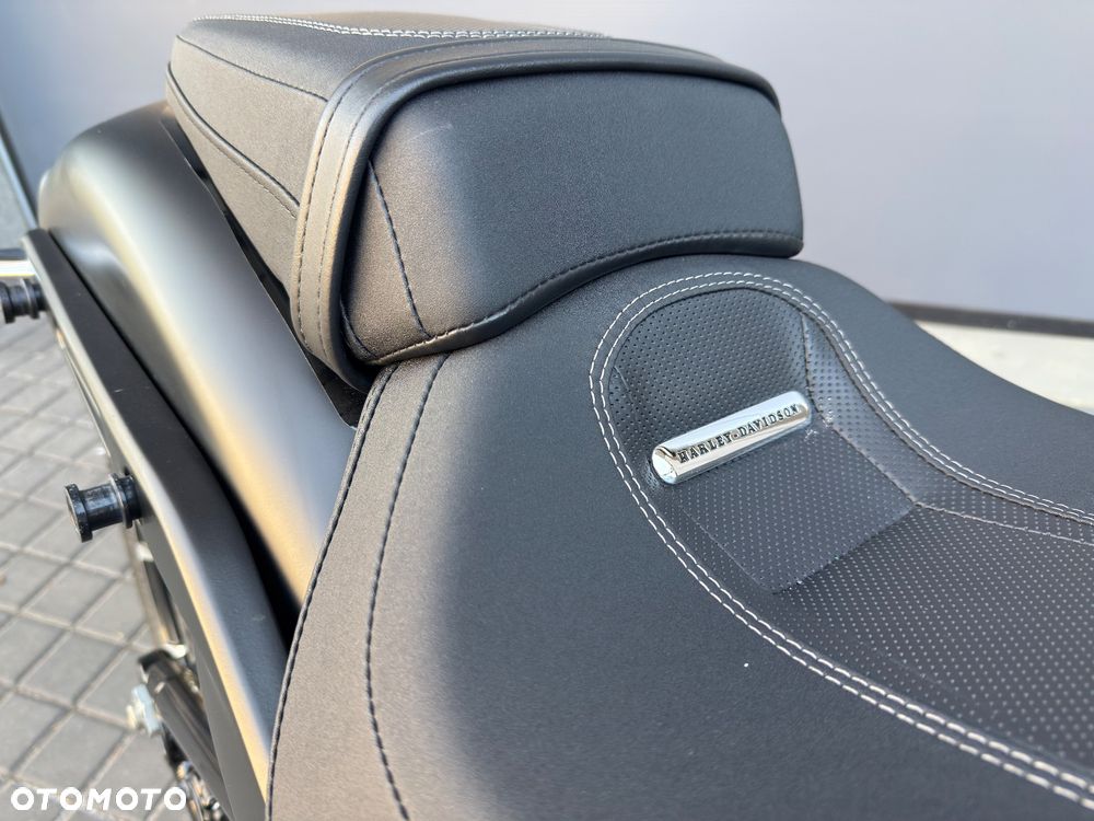 Harley-Davidson Softail Breakout - 12