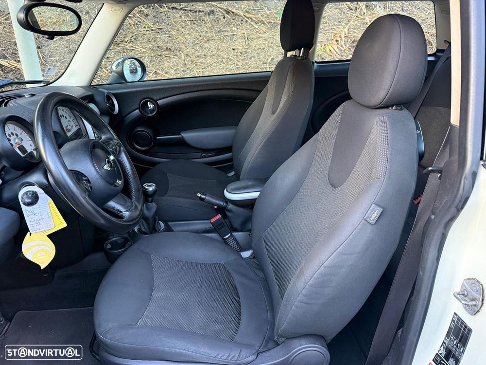 MINI 3 Portas Cooper D - 10