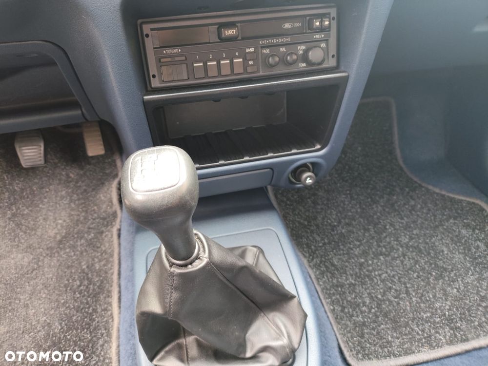 Ford Escort 1.6 CL - 9