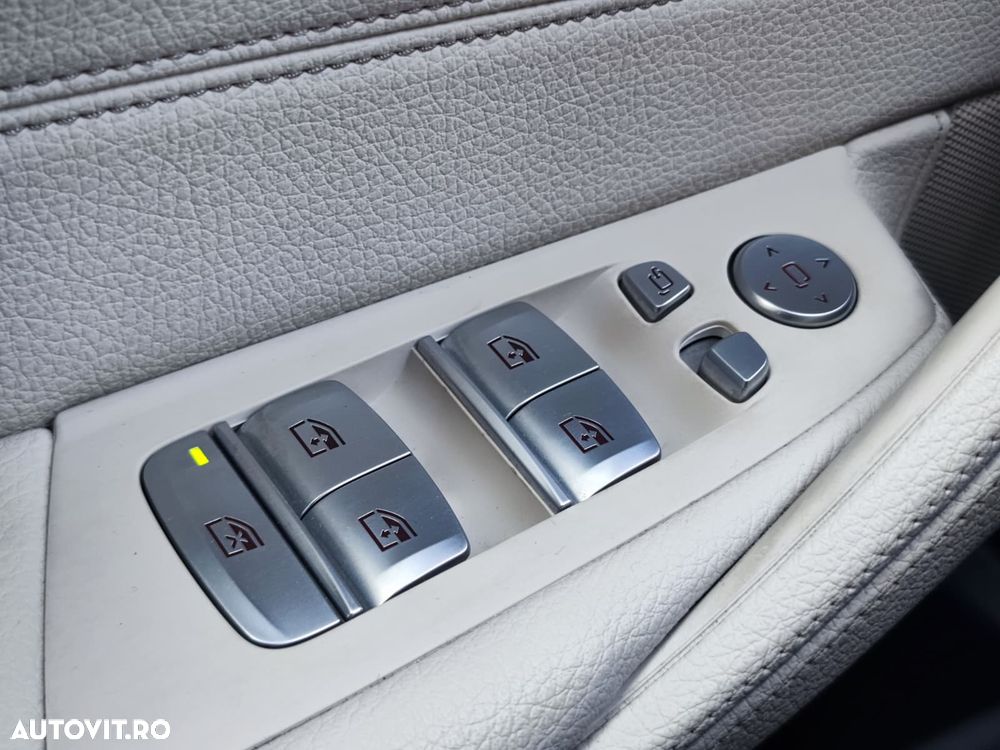 BMW Seria 5 530i xDrive AT MHEV - 32