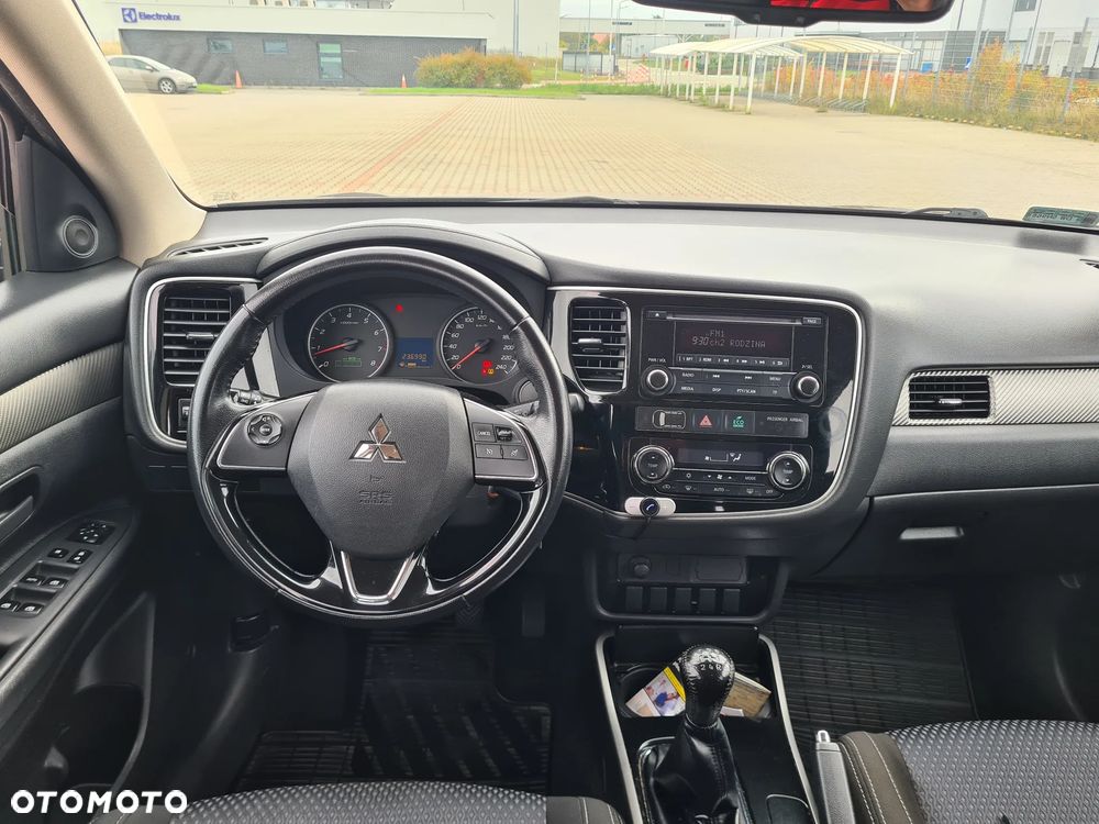 Mitsubishi Outlander 2.0 Invite + 2WD - 9