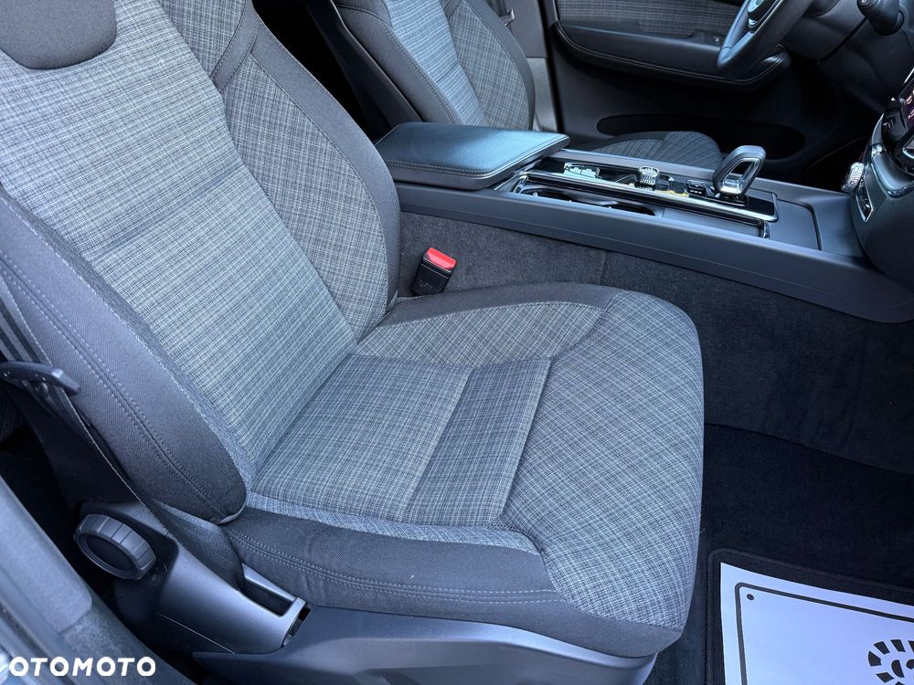 Volvo XC 60 B4 D AWD Plus Dark - 5