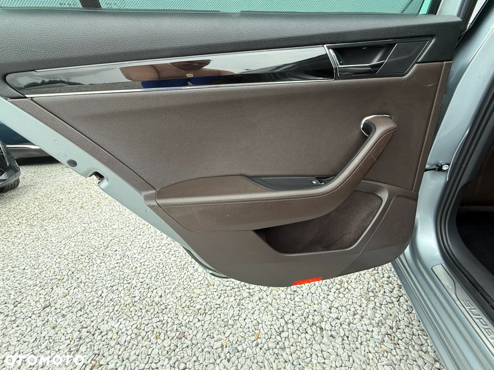 Skoda Superb 2.0 TDI SCR L&K DSG - 31