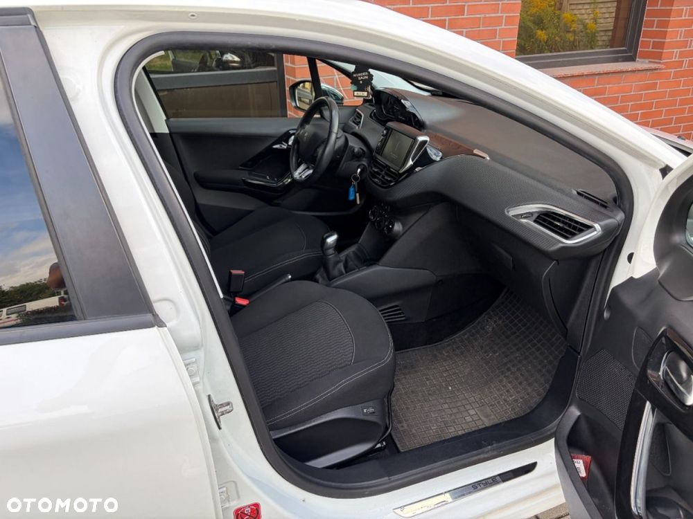 Peugeot 208 1.2 PureTech Style - 11