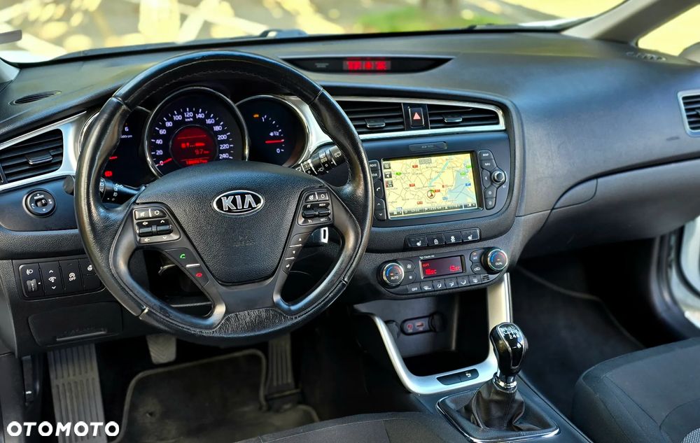 Kia Ceed 1.6 CRDi 136 ISG Dream Team Edition - 23