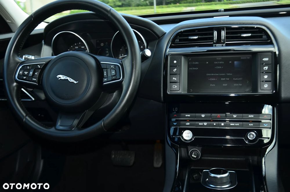 Jaguar XE 2.0 D Prestige - 23
