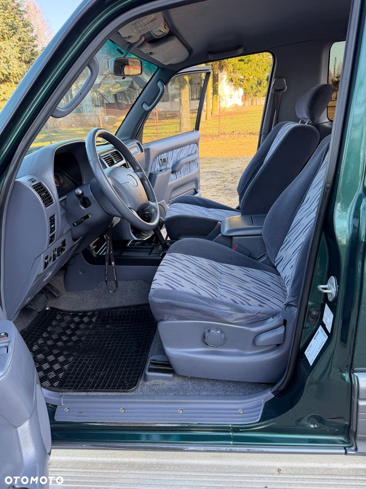 Toyota Land Cruiser - 33