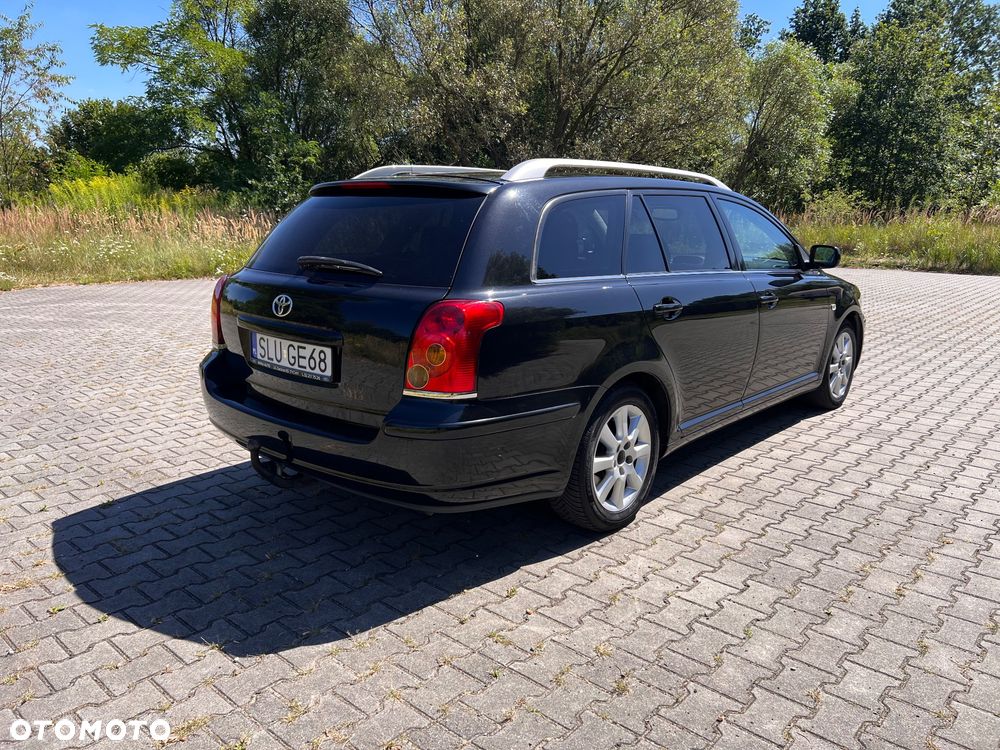 Toyota Avensis 2.2 D-4D X - 9