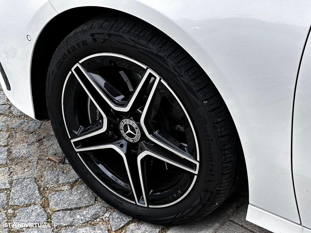 Mercedes-Benz A 250 e 8G-DCT AMG Line - 23