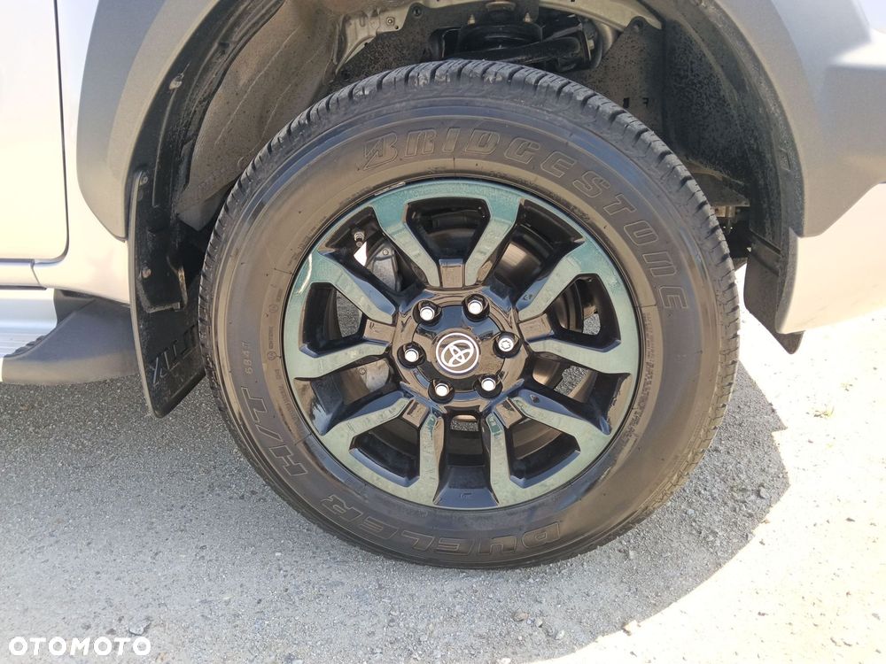 Toyota Hilux 2.8 D-4D mHEV Double Cab Invincible 4x4 - 10