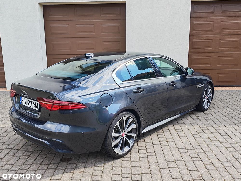 Jaguar XE 2.0 D180 AWD R-Dynamic SE - 4