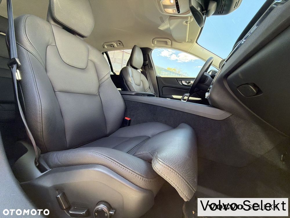 Volvo V60 Cross Country - 12