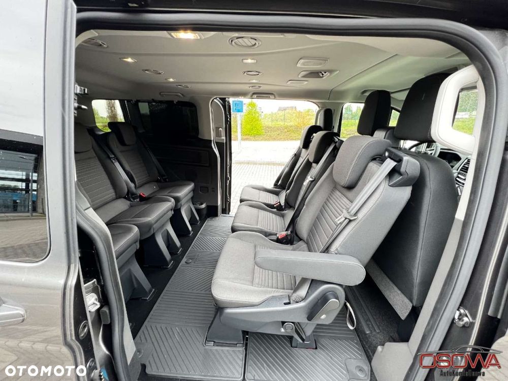 Ford Tourneo Custom - 40