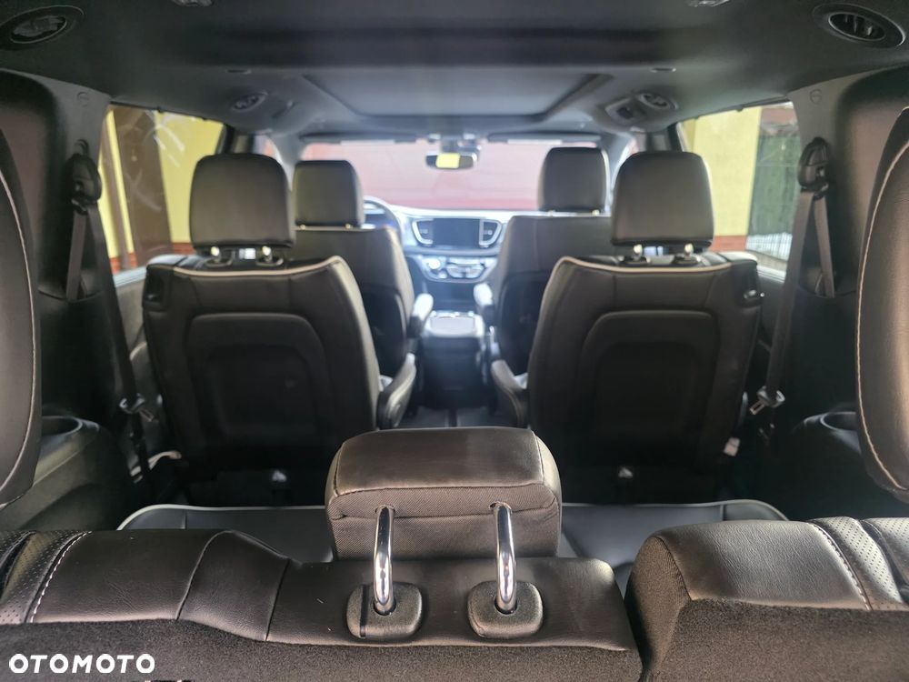 Chrysler Pacifica - 18
