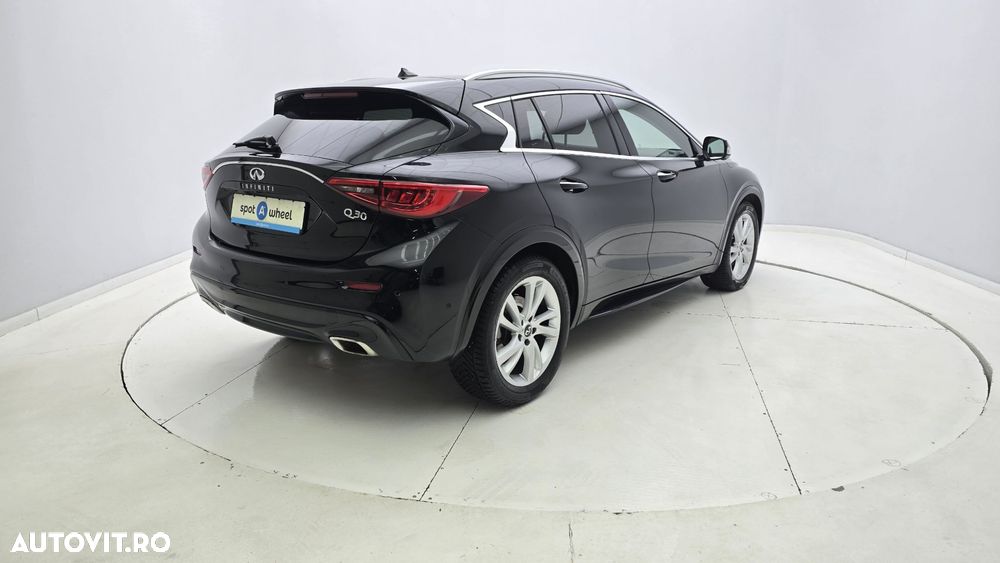 Infiniti Q30 - 7