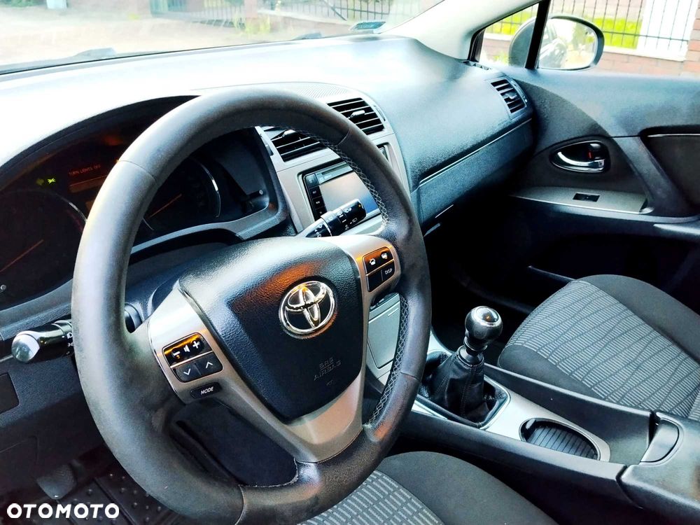 Toyota Avensis 2011 photo 5