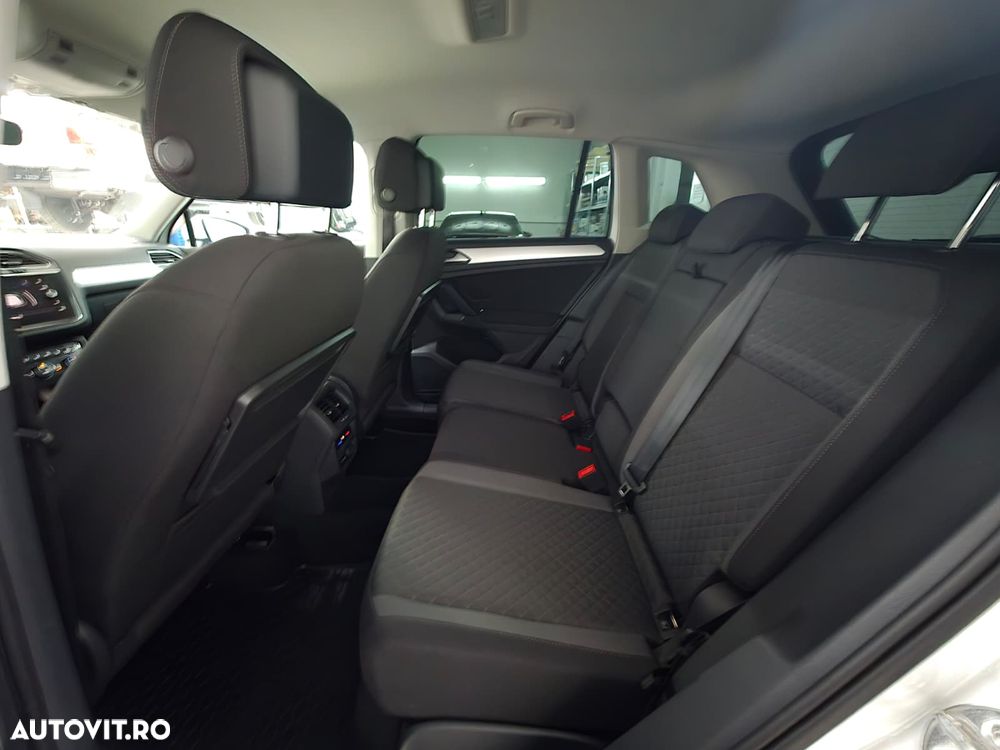 Volkswagen Tiguan - 12