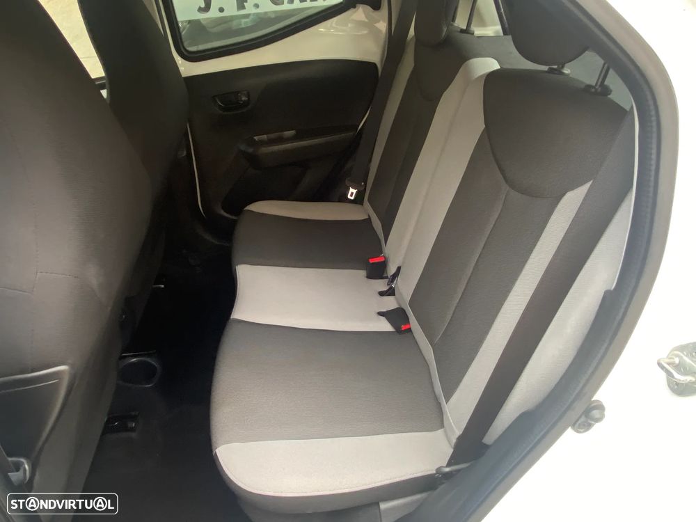 Toyota Aygo x-play touch - 38