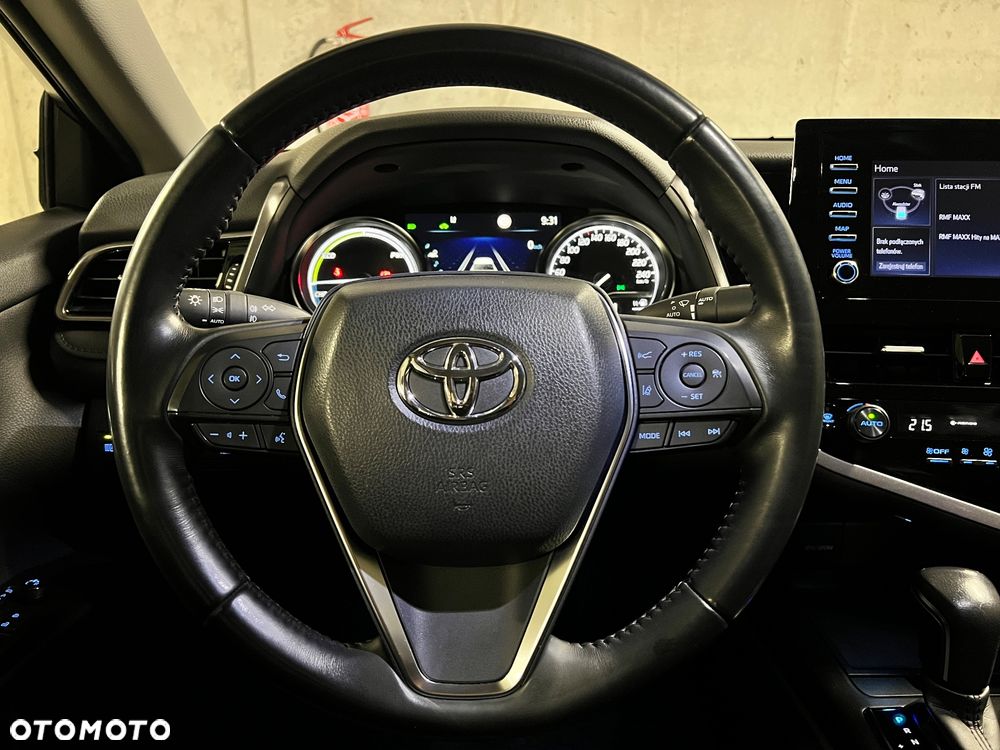 Toyota Camry 2.5 Hybrid Comfort CVT - 24